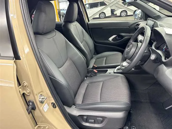 Toyota Yaris Cross HV ZCruise controlBluetoothRear camera 2023 — миниатюра 4