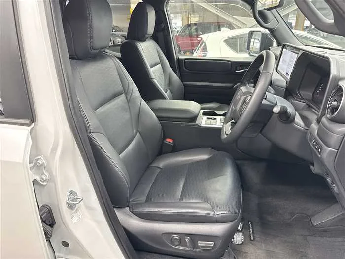 Toyota Land Cruiser 250 VXSun roofPanoramic view monitor 2024 — миниатюра 4