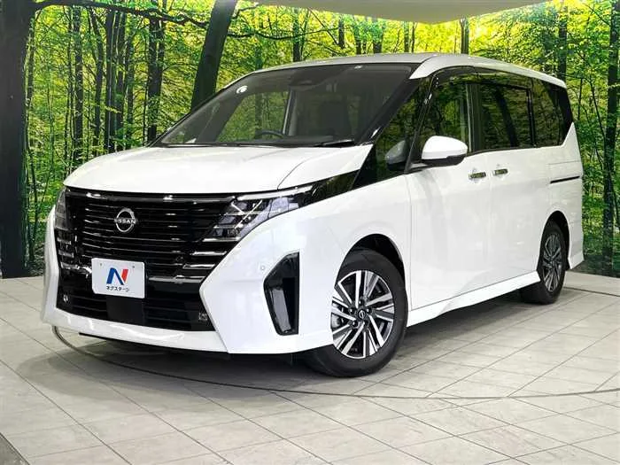 Nissan Serena 2023 — фото 1, купить с доставкой в Москву