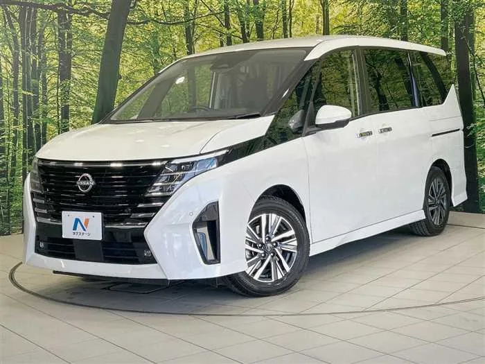Nissan Serena 2023 — фото 1, купить с доставкой в Москву