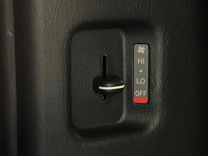 Toyota Hiace Van 2022 — миниатюра 3