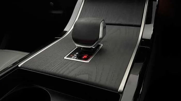Land Rover Range Rover Velar AUTOMATIC DIESEL 2023 — миниатюра 4