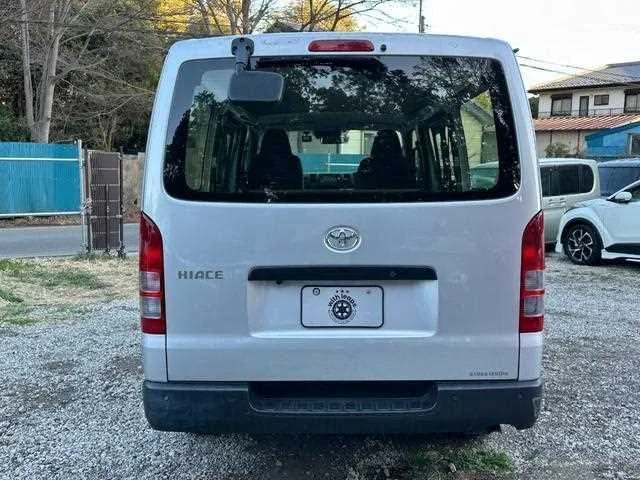 Toyota Hiace Van 2023 — миниатюра 3