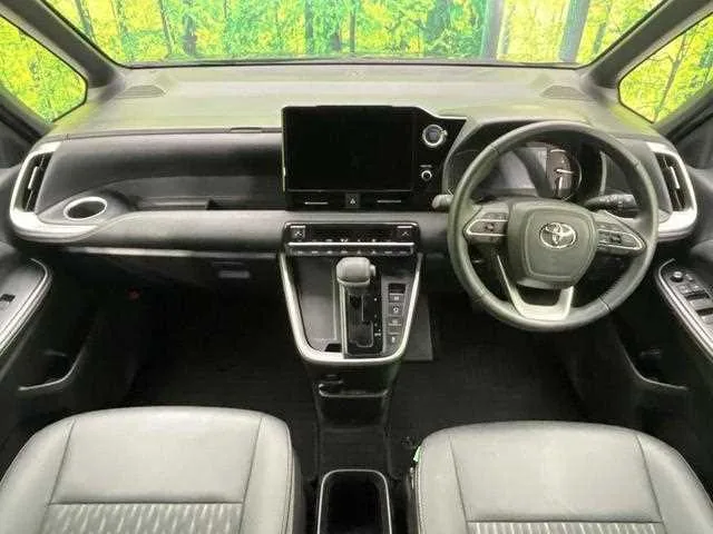 Toyota Noah 2023 — миниатюра 2