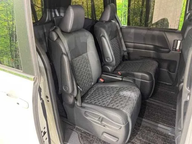 Toyota Voxy 2023 — миниатюра 5
