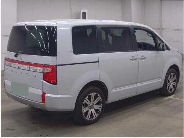 Mitsubishi Delica D:5 2024 — миниатюра 2