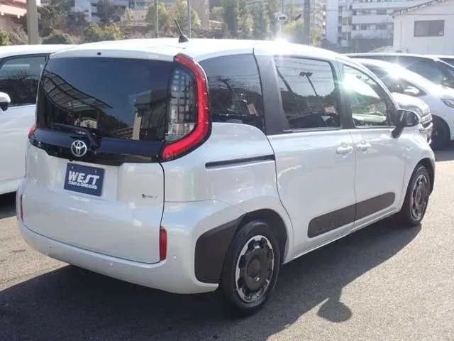 Toyota Sienta 2025 — миниатюра 2