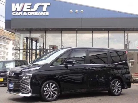 Toyota Voxy 2024 купить в Москве