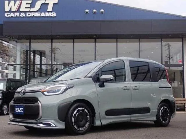 Toyota Sienta 2024 — фото 1, купить с доставкой в Москву