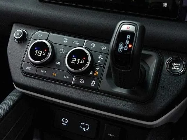 Land Rover Defender 2023 — миниатюра 5