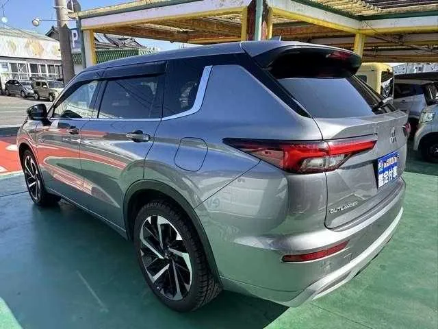 Mitsubishi Outlander 2023 — миниатюра 2