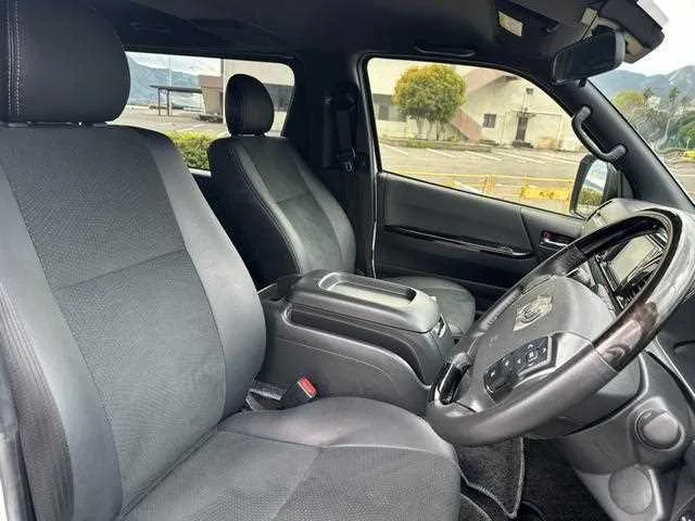 Toyota Hiace Van 2023 — миниатюра 5