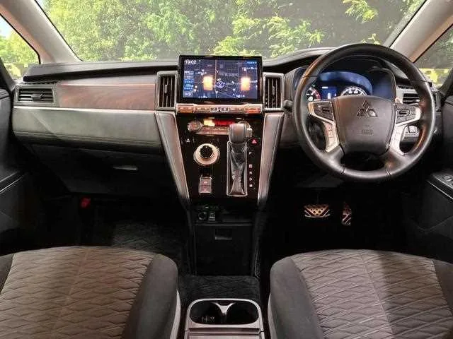 Mitsubishi Delica D:5 2023 — миниатюра 2