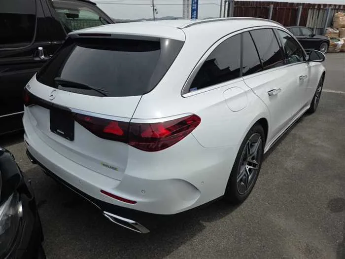 Mercedes-Benz E-Class E220D 2024 — миниатюра 2