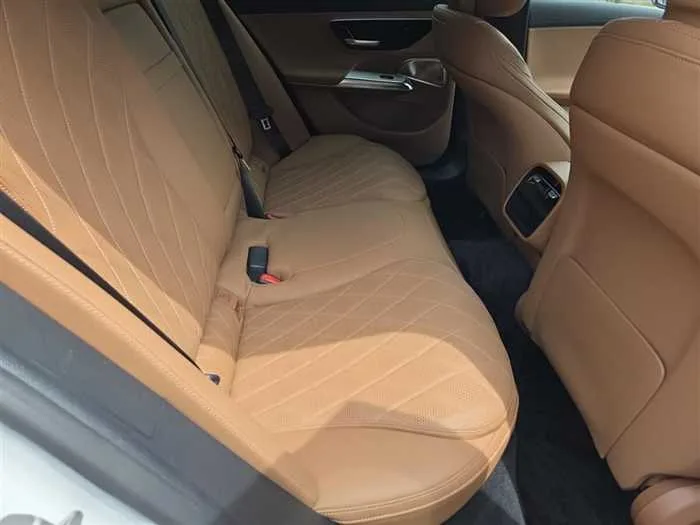Mercedes-Benz E-Class E220D 2024 — миниатюра 5
