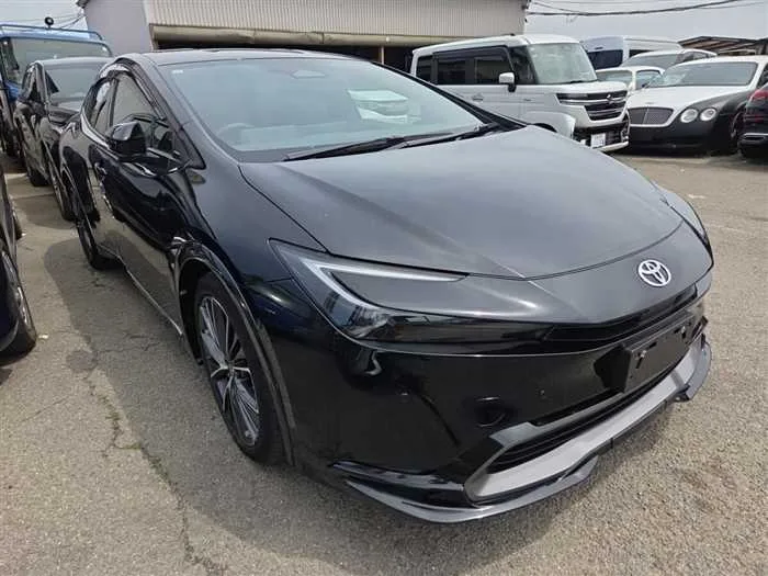 Toyota Prius Z 2024 — фото 1, купить с доставкой в Москву