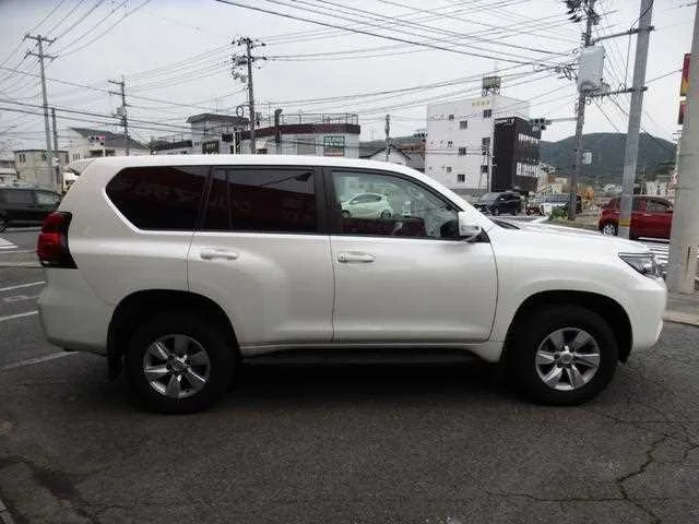 Toyota Land Cruiser Prado 2022 — миниатюра 3