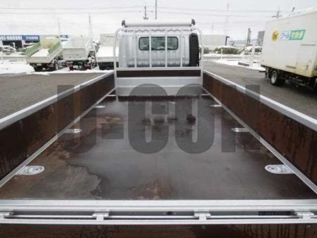 Hino Dutro 2022 — миниатюра 4
