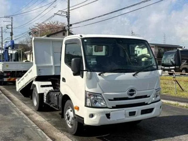 Hino Dutro 2026 — миниатюра 2