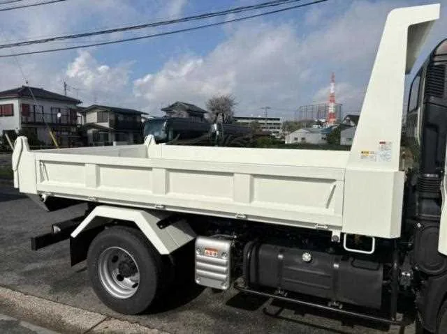 Hino Dutro 2026 — миниатюра 3
