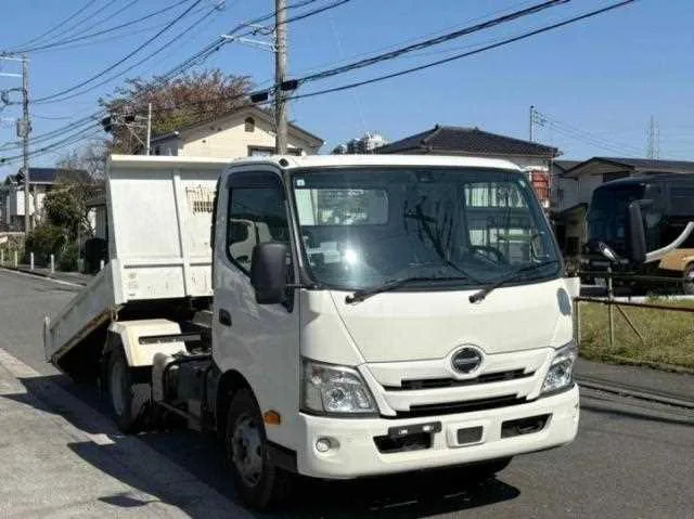 Hino Dutro 2022 — миниатюра 2