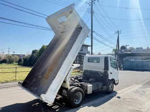 Hino Dutro 2022 — миниатюра 4