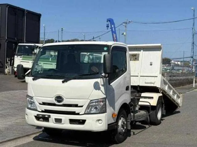 Hino Dutro 2022 — фото 1, купить с доставкой в Москву