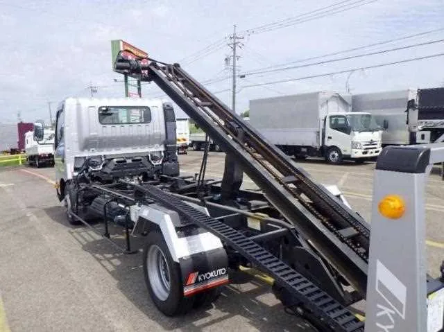 Hino Dutro 2023 — миниатюра 4