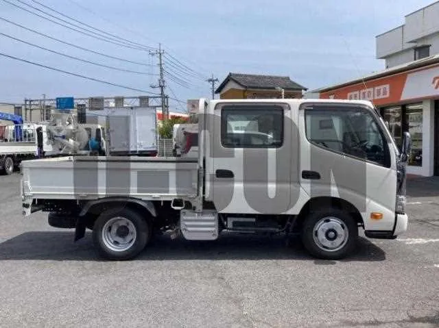 Hino Dutro 2023 — миниатюра 3