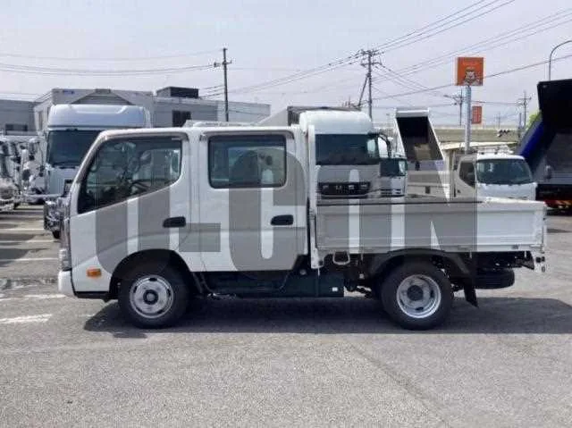 Hino Dutro 2023 — миниатюра 5