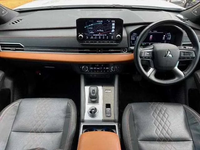 Mitsubishi Outlander 2022 — миниатюра 2