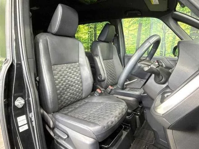 Toyota Voxy 2023 — миниатюра 5