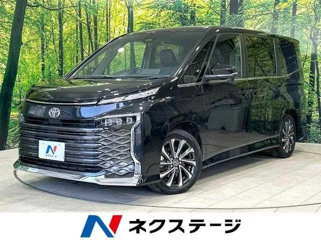 Toyota Voxy 2023 — фото 1, купить с доставкой в Москву