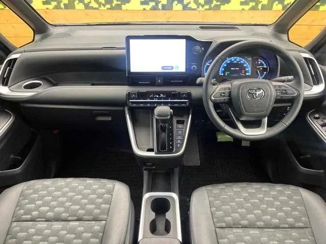 Toyota Voxy 2025 — миниатюра 2