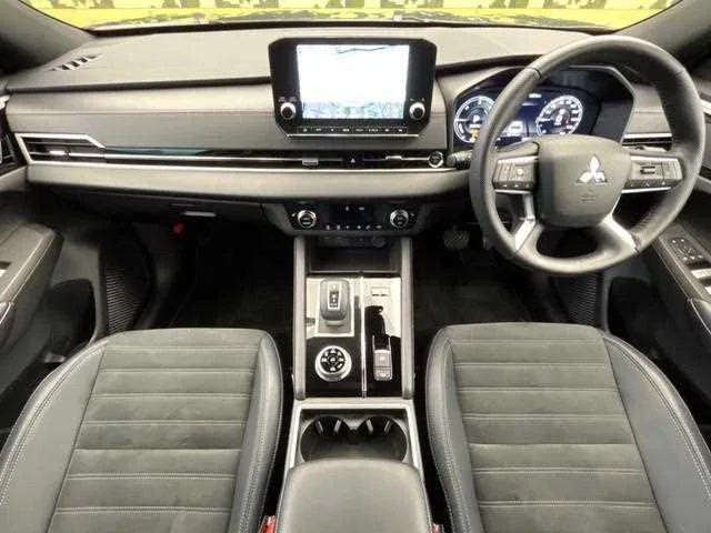 Mitsubishi Outlander 2023 — миниатюра 2
