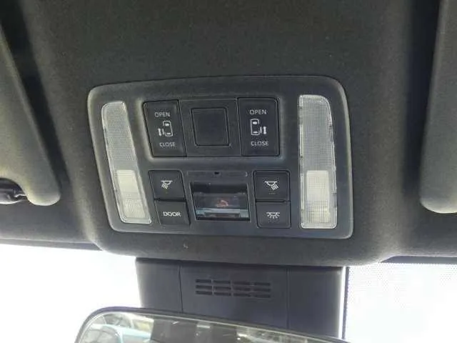 Toyota Voxy 2023 — миниатюра 5