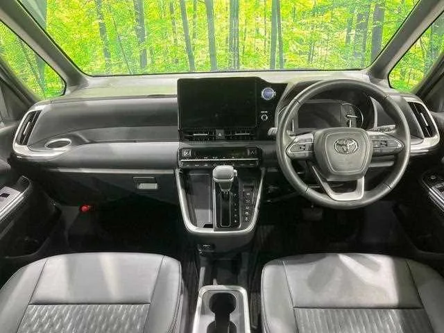 Toyota Noah 2023 — миниатюра 2