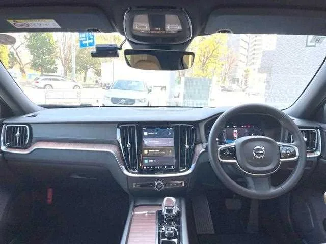 Volvo V60 2023 — миниатюра 2