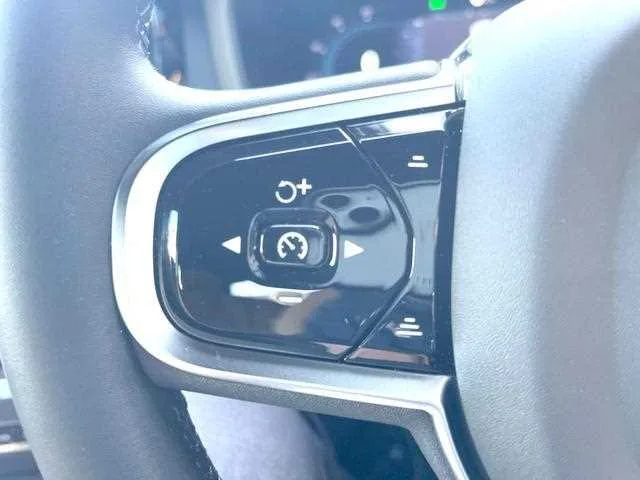 Volvo V60 2023 — миниатюра 4