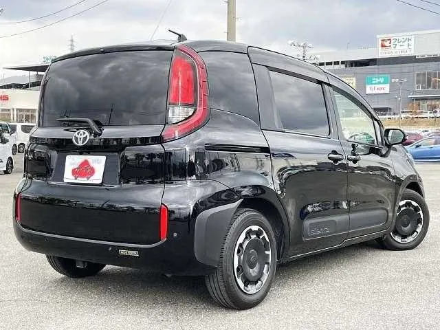 Toyota Sienta 2022 — миниатюра 2