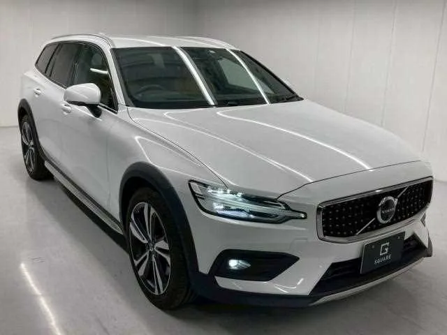 Volvo V60 2023 — миниатюра 3