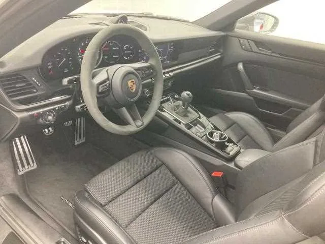Porsche 911 2023 — миниатюра 2