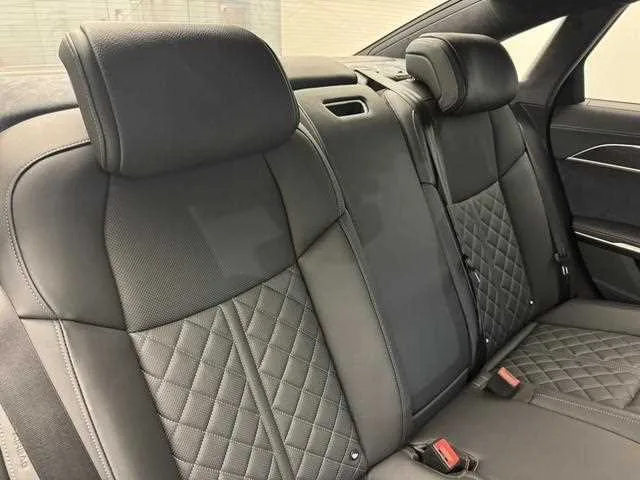 Audi S8 2022 — миниатюра 5
