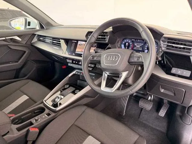 Audi A3 2024 — миниатюра 2
