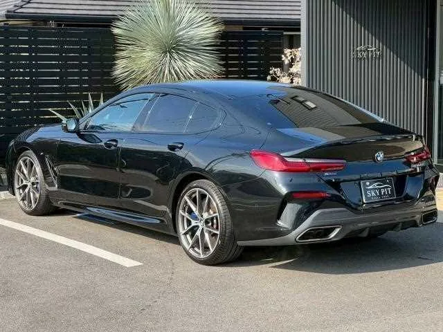BMW 8 Series 2022 — миниатюра 3