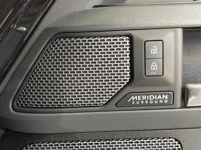 Land Rover Defender 2023 — миниатюра 4