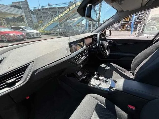 BMW 1 Series 2023 — миниатюра 2