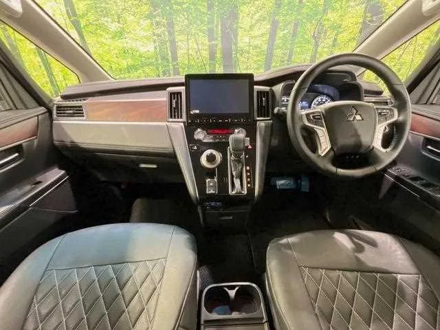 Mitsubishi Delica D:5 2024 — миниатюра 2