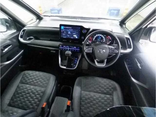 Toyota Voxy 2022 — миниатюра 3