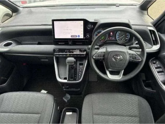 Toyota Voxy 2023 — миниатюра 3